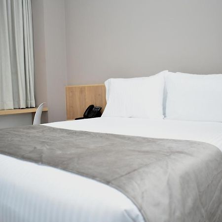 Em Hotel Corferias Embajada Americana Bogotá Eksteriør bilde
