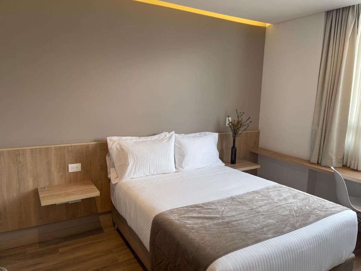 Em Hotel Corferias Embajada Americana Bogotá Eksteriør bilde