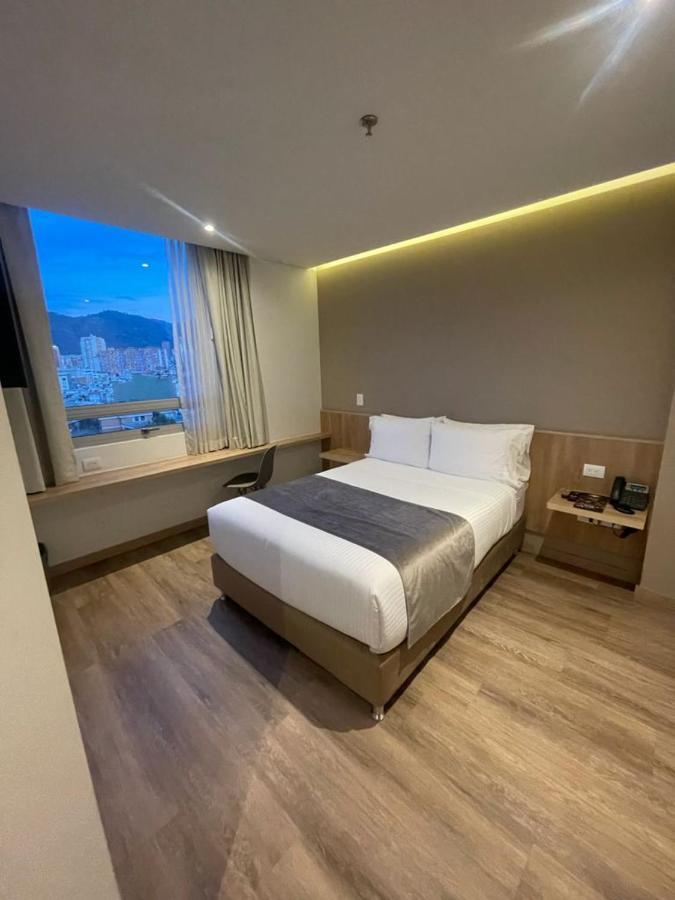Em Hotel Corferias Embajada Americana Bogotá Eksteriør bilde