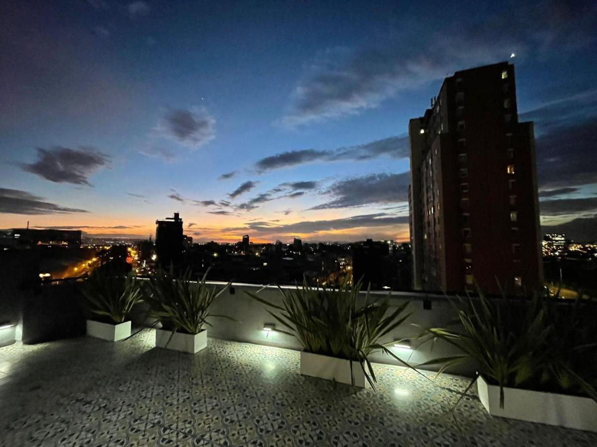 Em Hotel Corferias Embajada Americana Bogotá Eksteriør bilde