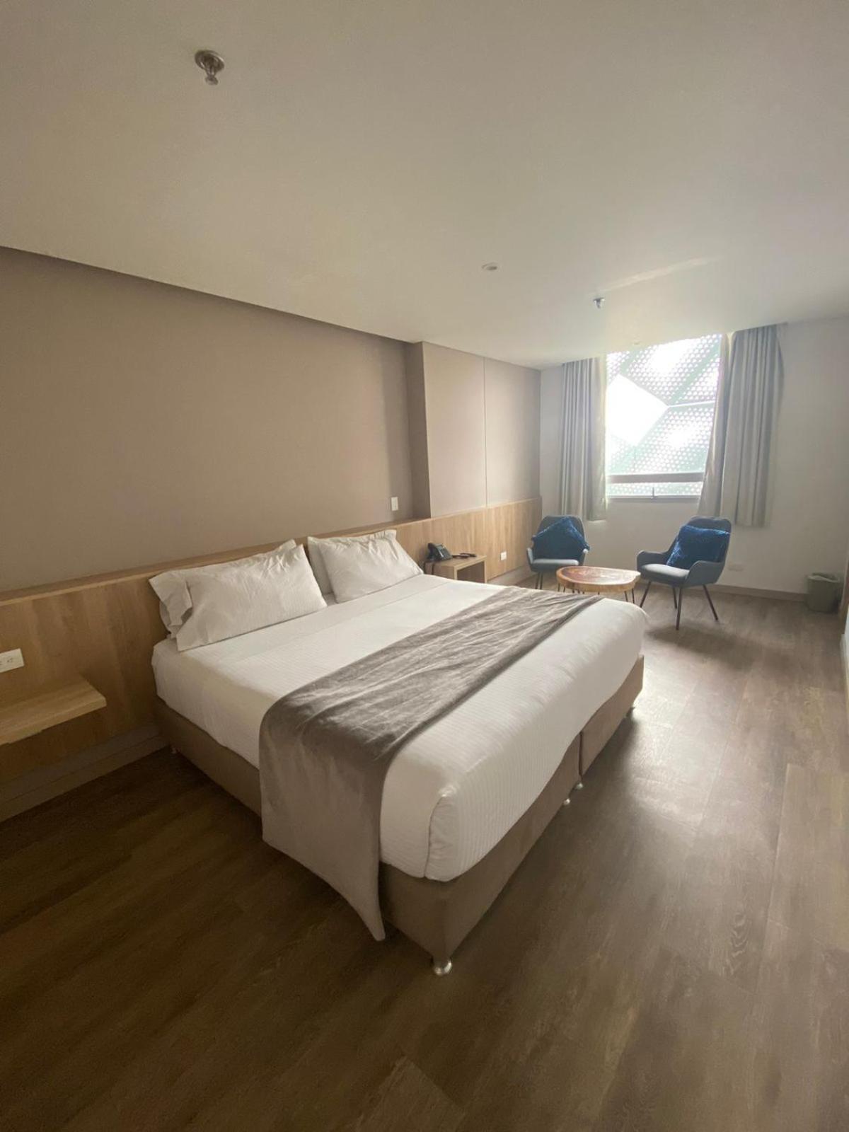 Em Hotel Corferias Embajada Americana Bogotá Eksteriør bilde